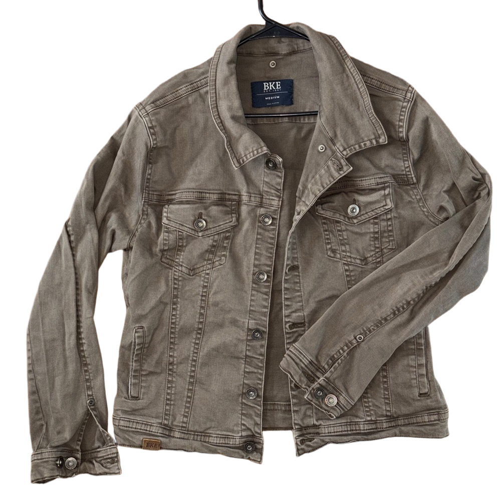 BKE Buckle Size Medium Woman’s Denim Jean Jacket - Picture 2 of 8